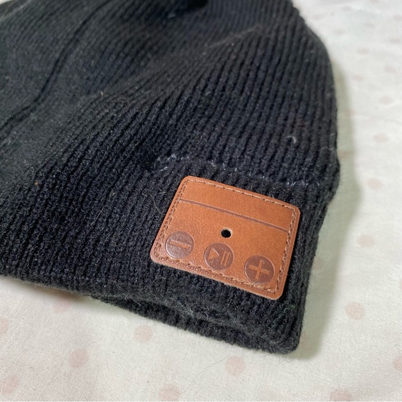 Beanie Bluetooth Speaker Hat - Picture 2 of 6
